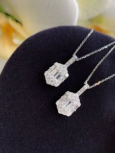 Collar de Lujo Xinfly Art Deco con Colgante de Diamantes Regulares de 0.36 Ct en Oro Blanco de 18k - Product Image 2