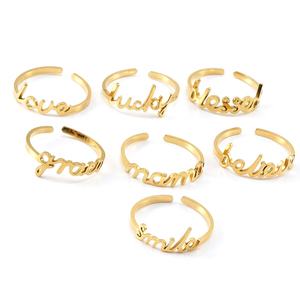 Anello Lincy Aperto Impilabile Antiappannamento da Donna in Acciaio Inossidabile Placcato Oro 18K con Lettera Iniziale e Ciondoli Love Smile Happy - Product Image 1