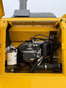 Excavadora hidráulica de cadenas Komatsu PC220 de 22 toneladas, modelo usado con motor y caja de cambios. - Product Image 5