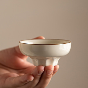 Tasse à tige en céramique blanche Ding Ware, style rétro, pour dégustation de thé, usage domestique - Product Image 1