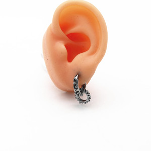Pendientes de aro yunique con diseño de púas, de acero de titanio, geométricos circulares, a la moda, para hombres y mujeres - Product Image 4