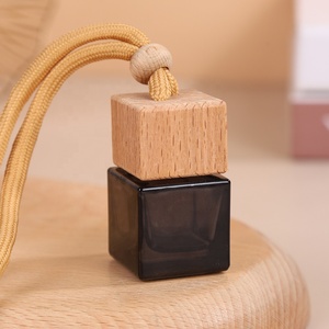 Luxuriöser 8 ml Parfümflakon für das Auto aus farbigem Glas, Lufterfrischer-Anhänger und Diffusor-Flasche für ätherische Öle und Duftornamente - Product Image 5