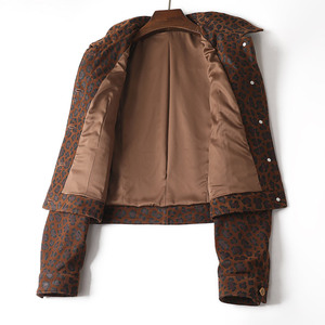 Giacca da Donna in Vera Pelle Scamosciata di Pecora 100%, Stampa Leopardata, Manica Lunga, Chiusura a Bottoni, Stile Vintage Trucker, Casual - Product Image 3