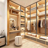 Dressing sur mesure moderne avec porte vitrée, cadre en aluminium, éclairage LED, rangement en mélamine, armoire de chambre à coucher