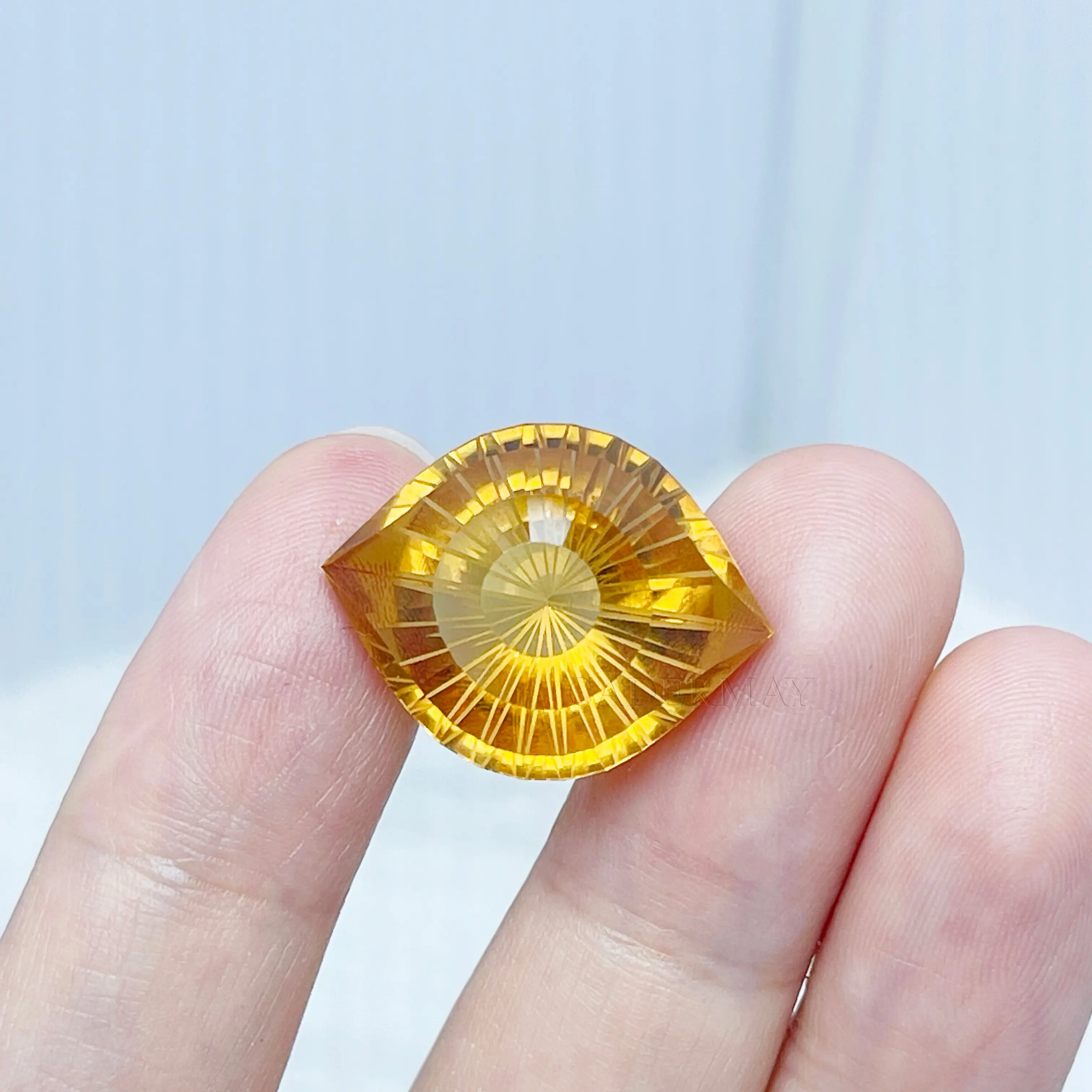 Dijual batu permata segi kuning emas kualitas tinggi pasokan pabrik batu mulia alami mata iblis bentuk khusus