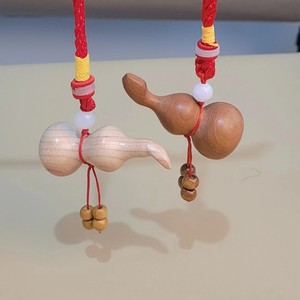 Exquisito y astuto adorno colgante de calabaza de madera de durazno, accesorio para coche, amuleto de la fortuna, pieza de mano de estilo chino - Product Image 1