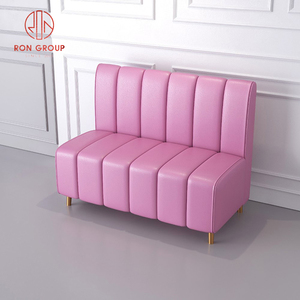 ชุดโซฟาหนังสีชมพูสำหรับร้านอาหาร พร้อมเก้าอี้เข้าชุด และโต๊ะหินอ่อนฐานสีทอง สำหรับร้านกาแฟหวาน - Product Image 6