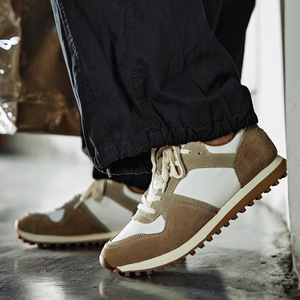 รองเท้าหนังกลับปักโลโก้แบบกำหนดเอง สไตล์วินเทจ แฟชั่นสำหรับผู้ชาย เหมาะสำหรับเดินและวิ่ง - Product Image 6