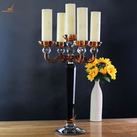 New Custom ized Design Event Hochzeit Weihnachten Tisch dekoration Preiswerte 5 Arme farbige Kristall Kerzenhalter auf dem Tisch