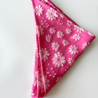 Bandanas pour chien de bonne qualité, nouveau style, confortables, doux, imprimés sur mesure, en polyester et coton, durables et ajustables pour toutes les saisons