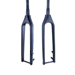 <span class=keywords><strong>Fourche</strong></span> <span class=keywords><strong>rigide</strong></span> <span class=keywords><strong>VTT</strong></span> à frein à <span class=keywords><strong>disque</strong></span> <span class=keywords><strong>26</strong></span>/27,5/29 avec axe traversant en fibre de carbone mate/brillante - Product Image 1