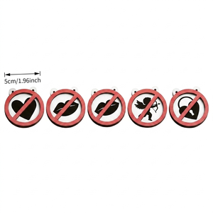Ensemble d'ornements en bois « Sarcastic Love Sign » au design amusant, artisanat décoratif fait main pour la décoration intérieure anti-Valentine - Product Image 5