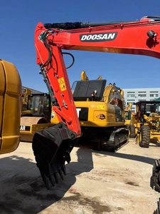 Excavatrice Doosan DX140LC de 14 tonnes, pelle hydraulique performante pour travaux de terrassement - Product Image 2