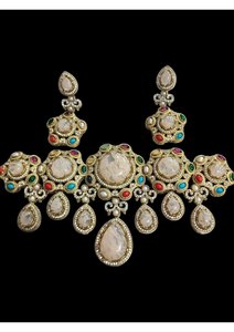 Pendientes Multicolor de Estilo Antiguo Premium con Detalles Elegantes y Diseño de Inspiración Vintage para Mujeres a la Vanguardia de la Moda - Product Image 5