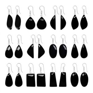 Boucles d'oreilles pendantes pour femme en onyx noir naturel, pierre de naissance de décembre, bijoux faits main en laiton plaqué argent, cadeau de Noël - Product Image 1