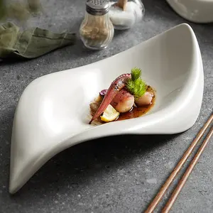 不規則な白いセラミックディナープレート料理サラダ寿司刺身デザートサービングトレイショープレートレストランディナー用品