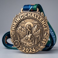 Médaille commémorative personnalisée en fer noir mat gravée pour la randonnée, le sport, la remise de prix scolaire