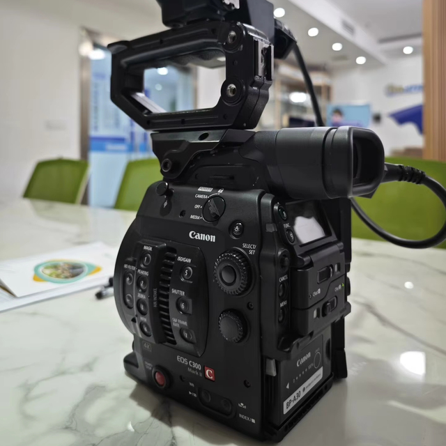 Professional Cannon Camera EOS C300 Mark II Super 35mm CMOS Sensor 4k Video Used Digital Camera