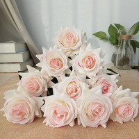 Vente en gros de roses artificielles en soie de haute qualité, faites à la main, toucher réel, longues tiges, petites pétales de rose en satin, décoration pour la maison, pour la remise des diplômes