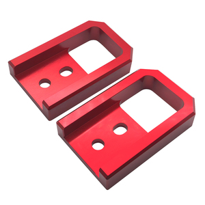 Ganchos de Remolque para Vehículos Todoterreno, Acabado Rojo en Aluminio, Compatibles con Toyota Tacoma, Land Cruiser 250, 4Runner, Kit de Actualización de Instalación Directa - Product Image 1