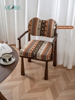 Chaise de salle à manger en bois de frêne de style mid-century, dossier et accoudoirs ergonomiques rembourrés, design confortable pour une utilisation prolongée, idéale pour la salle à manger/le salon à la maison
