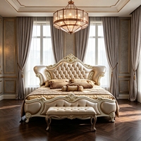 Lit King Size Classique Baroque en Bois Fait Main avec Couronne Florale Dorée et Cuir Métallisé Ambré pour la Maison