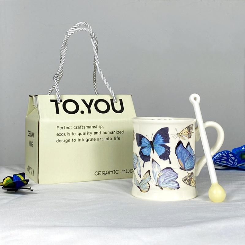 [Souvenir] Mug papillon avec cuillère à mélanger bleue