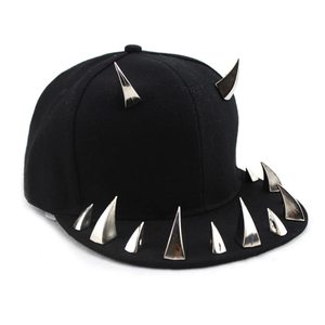 Fuchs Unisex Punk Rock Spike Gorra con tachuelas Goth Rivet Hip Hop Béisbol Sombrero de ala plana Negro - Product Image 1