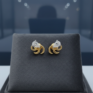 Pendientes de Oro con Diseño Elegante y Detalles de Diamantes para Mujer, Uso Diario, con Forma de Gota - Product Image 2