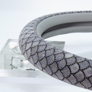 Coprivolante Aire Space Bling Crystal universale con strass, motivo a squame di pesce, in pelle PU e peluche corto, decorazione per auto - Product Image 5