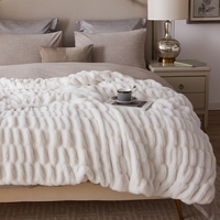 Couverture de jet de peluche de lapin en polyester de luxe personnalisée confortable en fausse fourrure avec tissu Spandex froncé Minky bébé en peluche pour l'hiver
