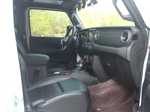 Camionnette <span class=keywords><strong>Jeep</strong></span> Gladiator à quatre roues d'occasion Moteur à essence <span class=keywords><strong>3</strong></span>,6 L - Product Image 6