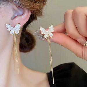Boucles d'<span class=keywords><strong>oreilles</strong></span> pendantes longues en cristal de papillon en métal argenté de grande taille pour femmes, imitation perle, bijoux de manchette d'oreille - Product Image 4