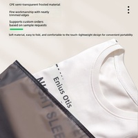 Sacs d'emballage pour vêtements en plastique noir semi-transparent refermable avec fermeture éclair mate pour le rangement des vêtements et des t-shirts avec impression en gravure