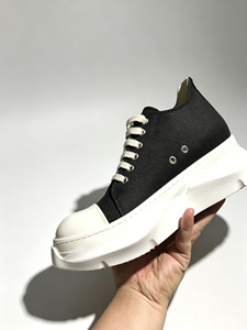 Baskets en toile noires tendance avec broderie pentagramme et semelle combinée – Chaussures polyvalentes et stylées - Product Image 4