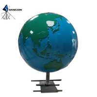 Pièce maîtresse World Globe-Grand art terrestre en fibre de verre pour les atriums d'entreprise et les complexes de luxe (Gold & Blue Earth, base personnalisée)