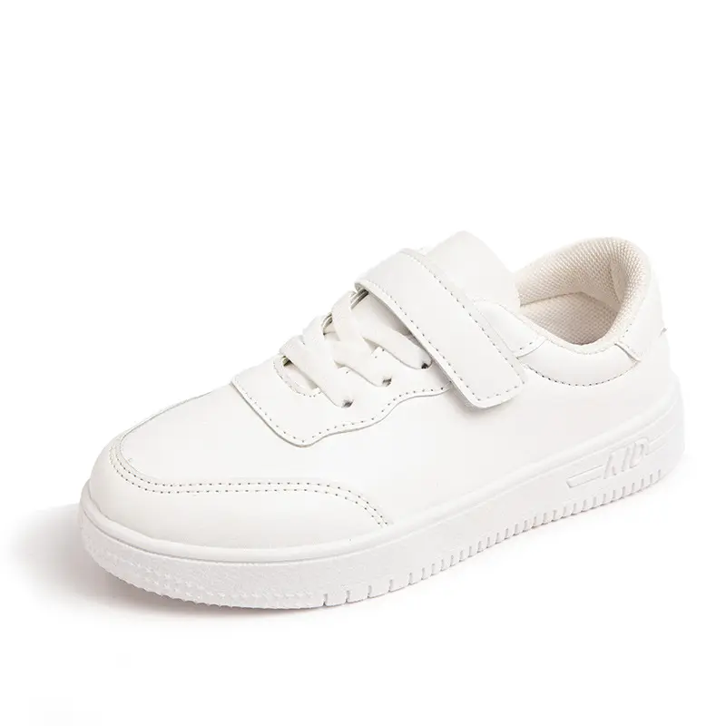 حذاء أطفال أبيض صغير للمدرسة للبيع بالجملة حذاء رياضي بنعل ناعم حذاء مشي كاجوال منخفض للصبيان والفتيات