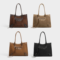 Sac fourre-tout mat rétro pour femme – Nouvelle collection automne/hiver 2026 – Grand sac à main clouté avec fermeture éclair, élégant, porté épaule/bandoulière