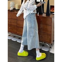 Jeans déchirés tendance de sept pouces en stock avec motifs cœurs d'ours mignons et attaches en dentelle, ludiques et accrocheurs