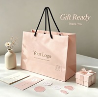 Sacs cadeaux en papier rose doux avec logo personnalisé imprimé, poignées noires, sacs de shopping estampés à chaud en or pour boutiques et cosmétiques