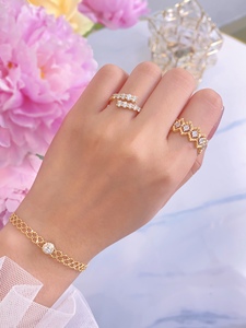 กำไลข้อมือเพชรแท้ Xinfly 18K ทองคำ ดีไซน์เรียบหรู สำหรับผู้หญิง ป้องกันการแพ้ ดีไซน์สวยงาม เหมาะเป็นของขวัญสำหรับเธอ - Product Image 4