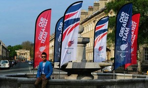 Bandera Publicitaria Portátil de Montaje Rápido con Impresión por Sublimación Ecológica, Fácil de Instalar, para Campañas de Marketing al Aire Libre - Product Image 5