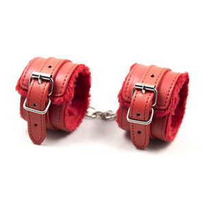 ชุดหน้ากากหนังปิดตาพร้อมที่ปิดปากทรงลูกบอลรูปมือและเท้าไขว้ พร้อมผ้าคลุมคอ - ชุดอุปกรณ์พันธนาการ 6 ชิ้น ของเล่น SM สำหรับผู้หญิงเพื่อความสุข - Product Image 4