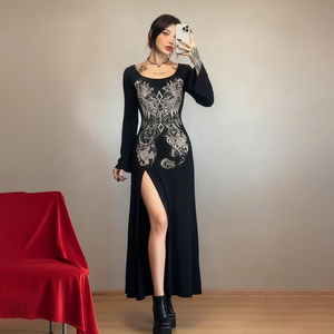 Robe longue maxi moulante pour femme, style américain, imprimé foncé, coupe sirène, avec fente latérale, coupe ajustée, manches évasées, style 'Hot Girl' - Product Image 1