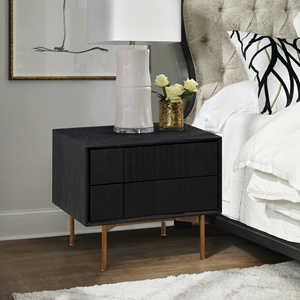 Mesita de noche Carnaby con 2 cajones, roble cepillado negro, patas de bronce, almacenamiento moderno para dormitorio - Product Image 1