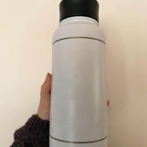 Bouteille d'eau en acier inoxydable gravée au laser de haute qualité avec logo personnalisé, gourde isotherme portable pour l'extérieur avec poignée et couvercle - Product Image 6