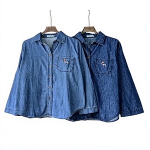 Chemise en jean doux pour femme L832 avec poche brodée, col rabattu à manches longues, coupe ample, chemisier décontracté en jean, printemps - Product Image 1