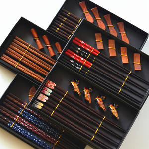 Gife Box Packaging Set de baguettes en bois 4 paires de baguettes Set <span class=keywords><strong>cadeau</strong></span> <span class=keywords><strong>japonais</strong></span> avec porte-baguettes <span class=keywords><strong>Cadeau</strong></span> de mariage - Product Image 5