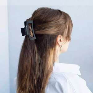 2Pcs Pinces à <span class=keywords><strong>cheveux</strong></span> perlées Barrettes personnalisées Accessoires Pinces à <span class=keywords><strong>cheveux</strong></span> en plastique noir de couleur unie pour femmes - Product Image 3