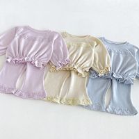 Ensemble deux pièces tricoté style coréen pour bébés filles, nouvelle collection automne 2026 : haut à bordure dentelle et pantalon évasé